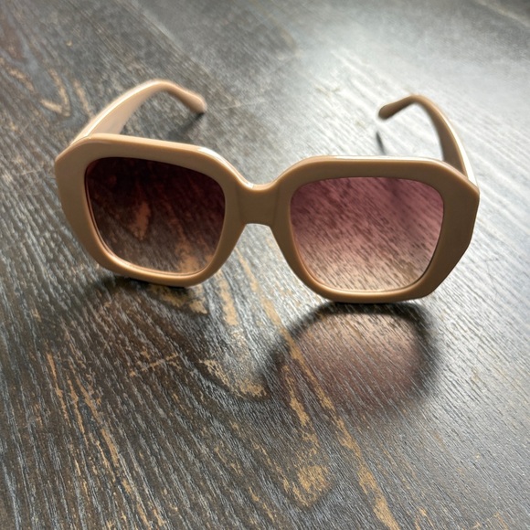 Chic Tan Sunglasses - Picture 1 of 4